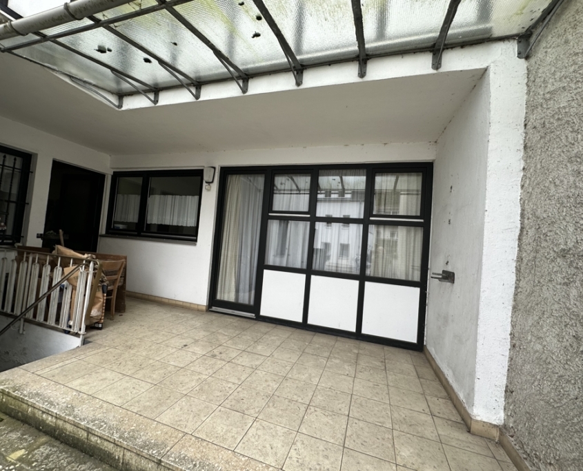 EG-Eingang u. Terrasse (WE 1)