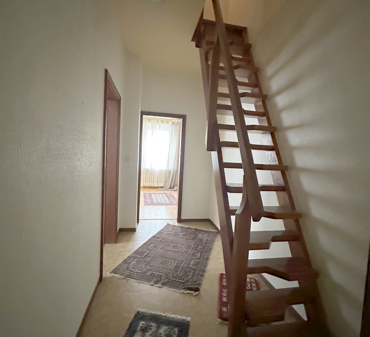 EG Diele - Treppe zum OG