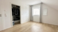 Schlafzimmer mit begehbarem Kleiderschrank